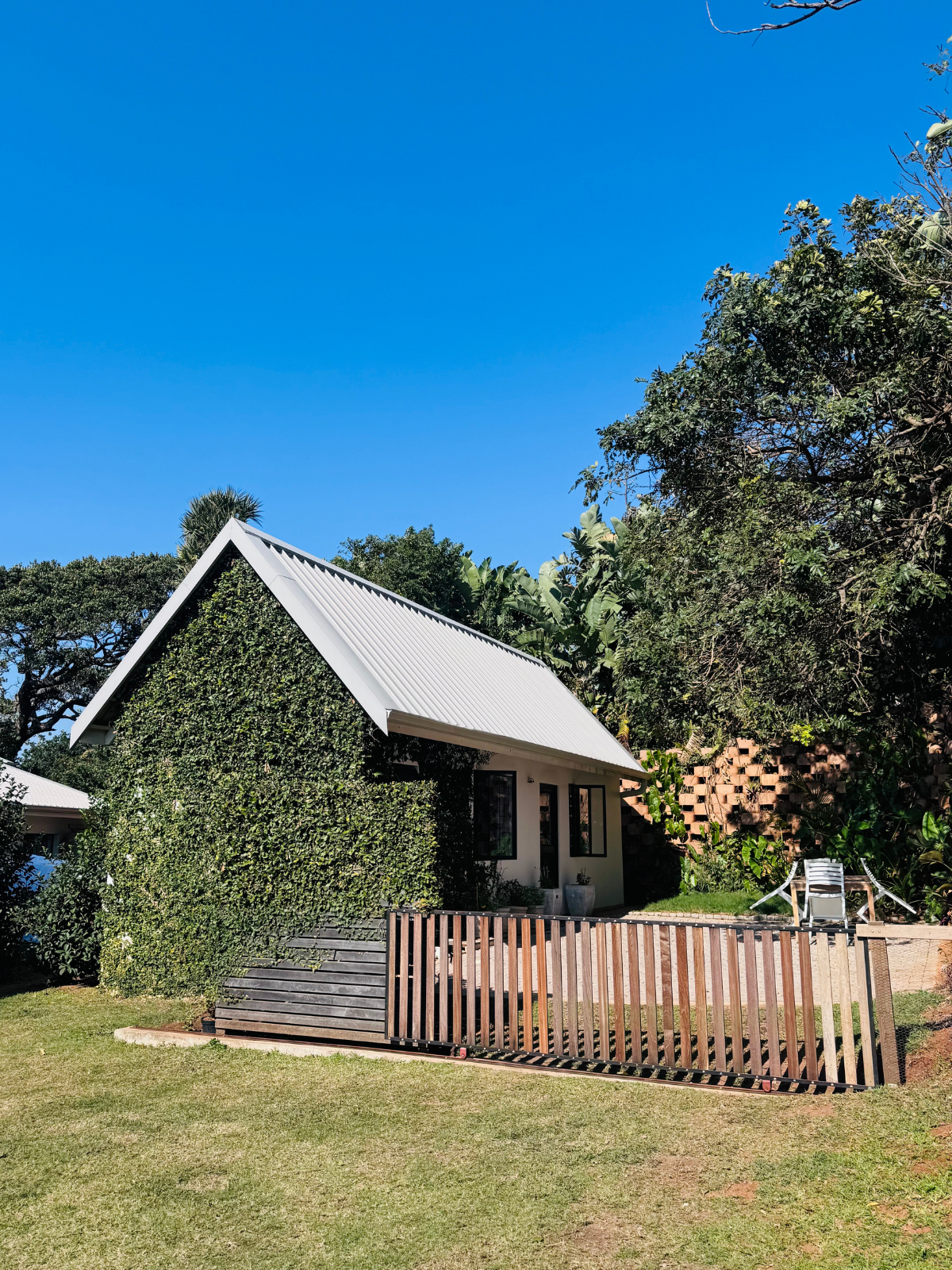 Exterior of Dolphin Coast Dollhouse coastal cottage in Shaka’s Rock, Ballito